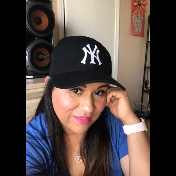 Poshmark profile picture for @iji